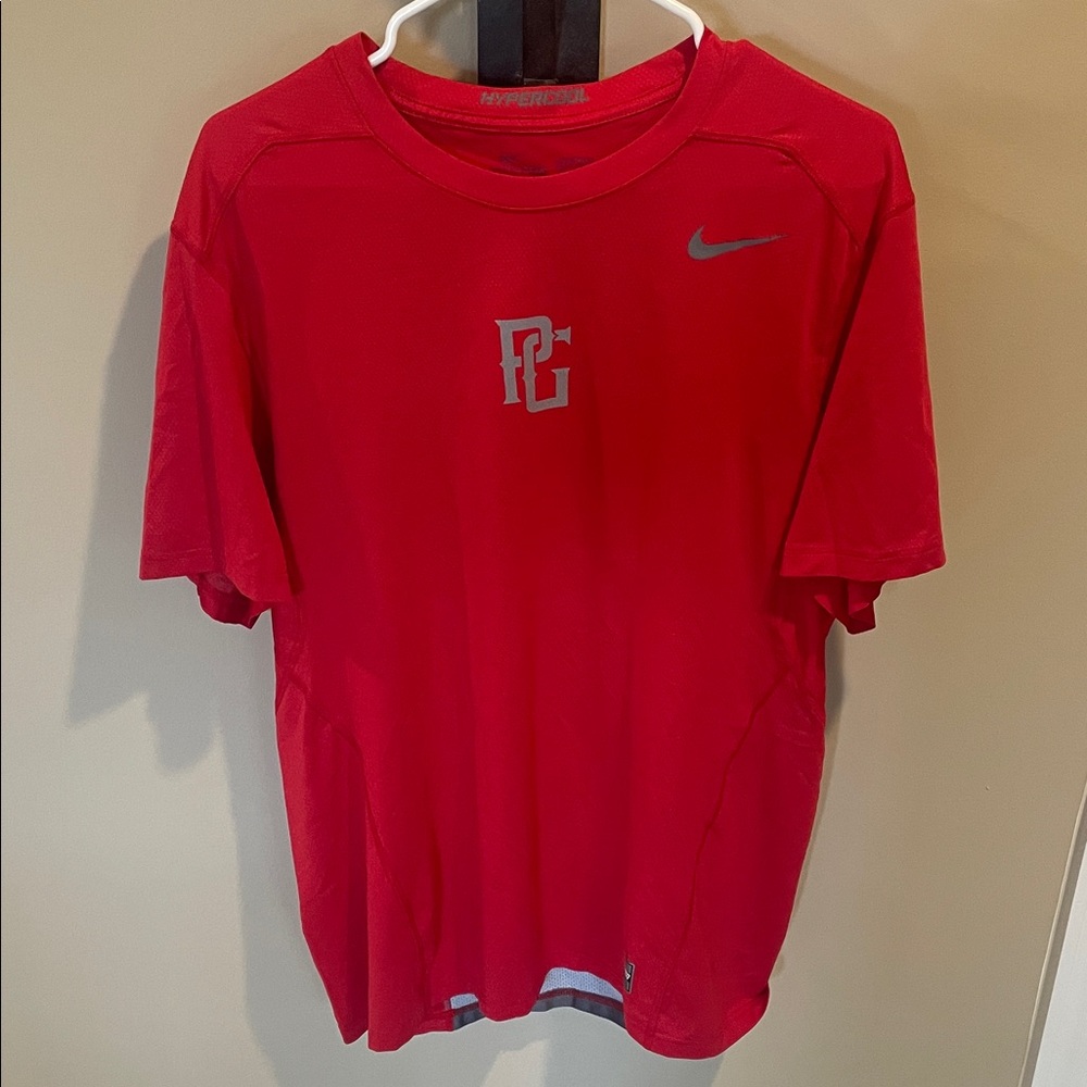 Nike Men's Red Short Sleeve Tee